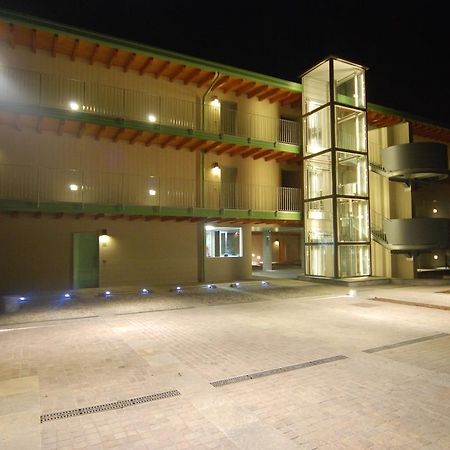 Residence & Suites Solaf Bonate di Sopra ภายนอก รูปภาพ